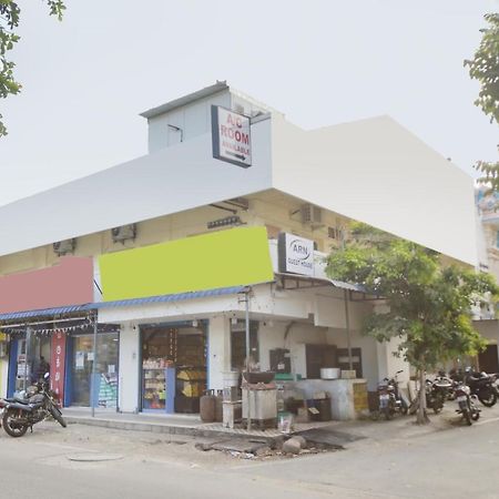 Hotel Yadvik Chennai Exterior photo